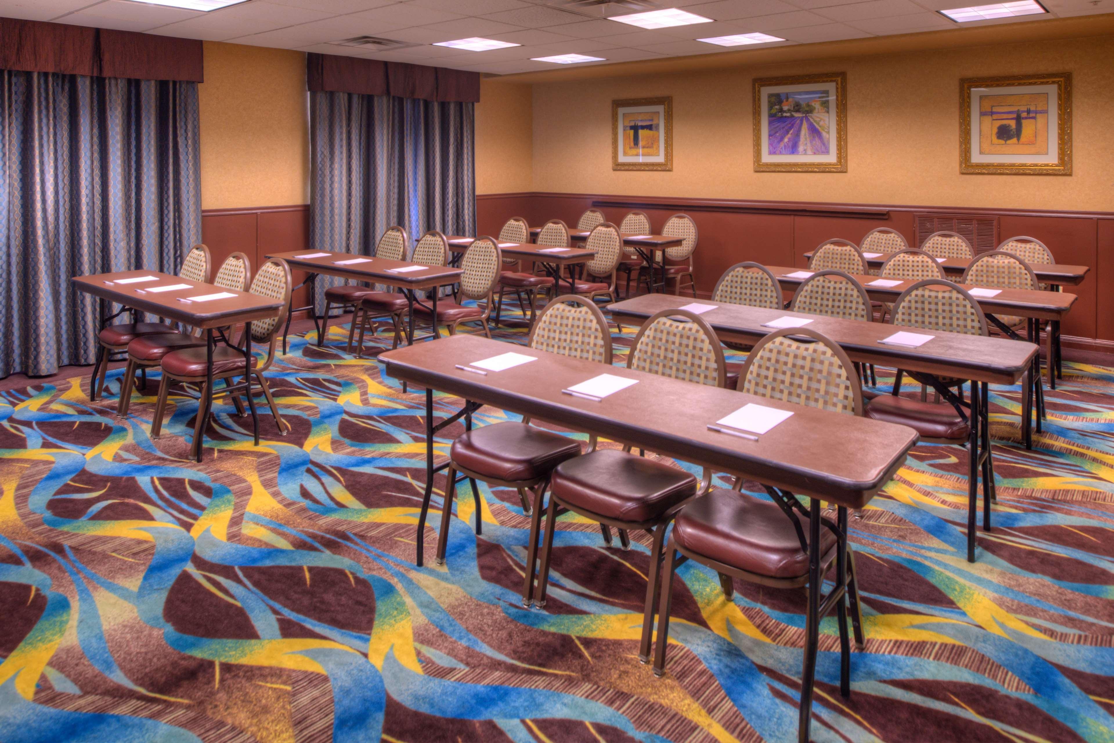Hampton Inn & Suites Ontario Exterior photo
