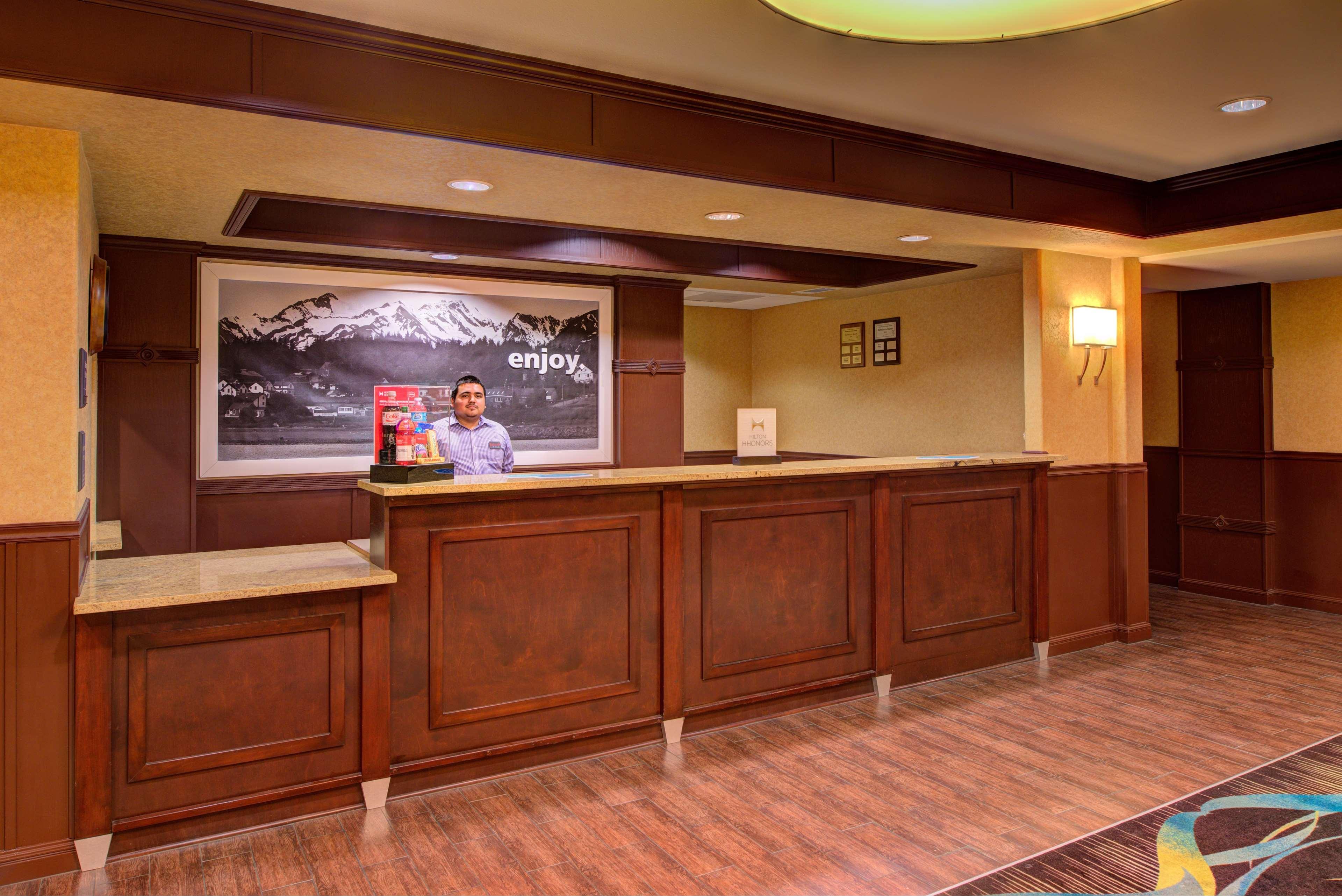 Hampton Inn & Suites Ontario Exterior photo