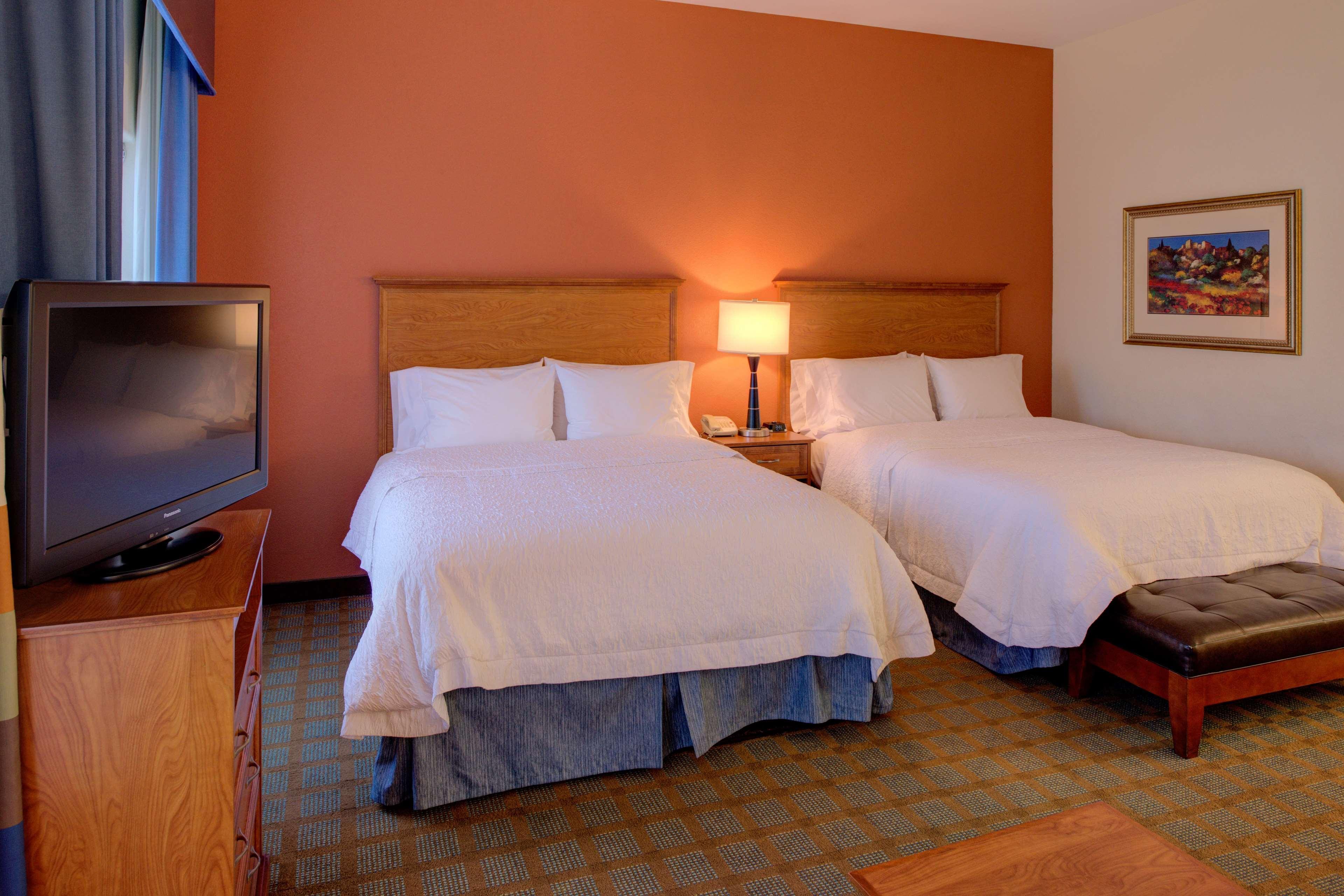 Hampton Inn & Suites Ontario Exterior photo