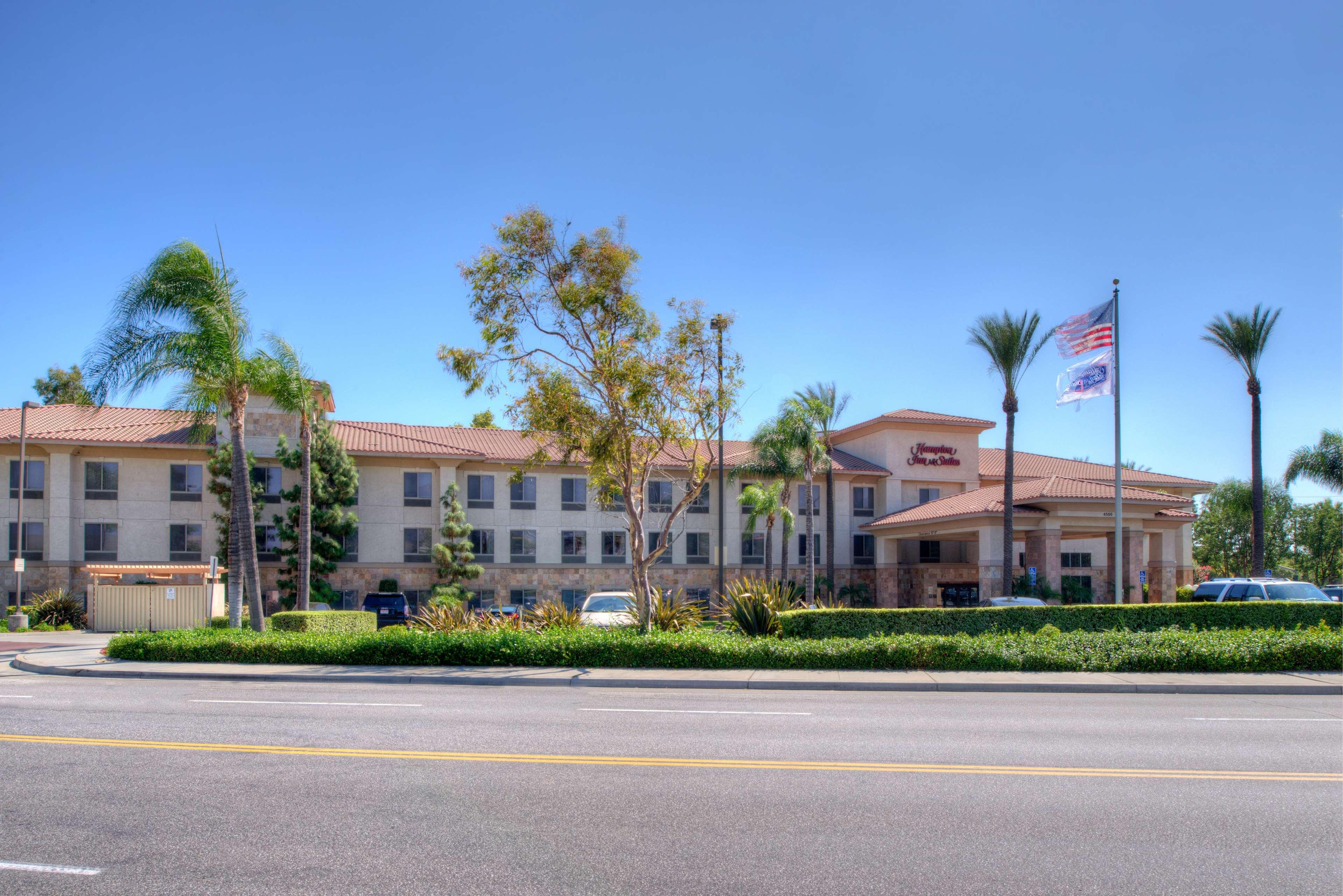 Hampton Inn & Suites Ontario Exterior photo