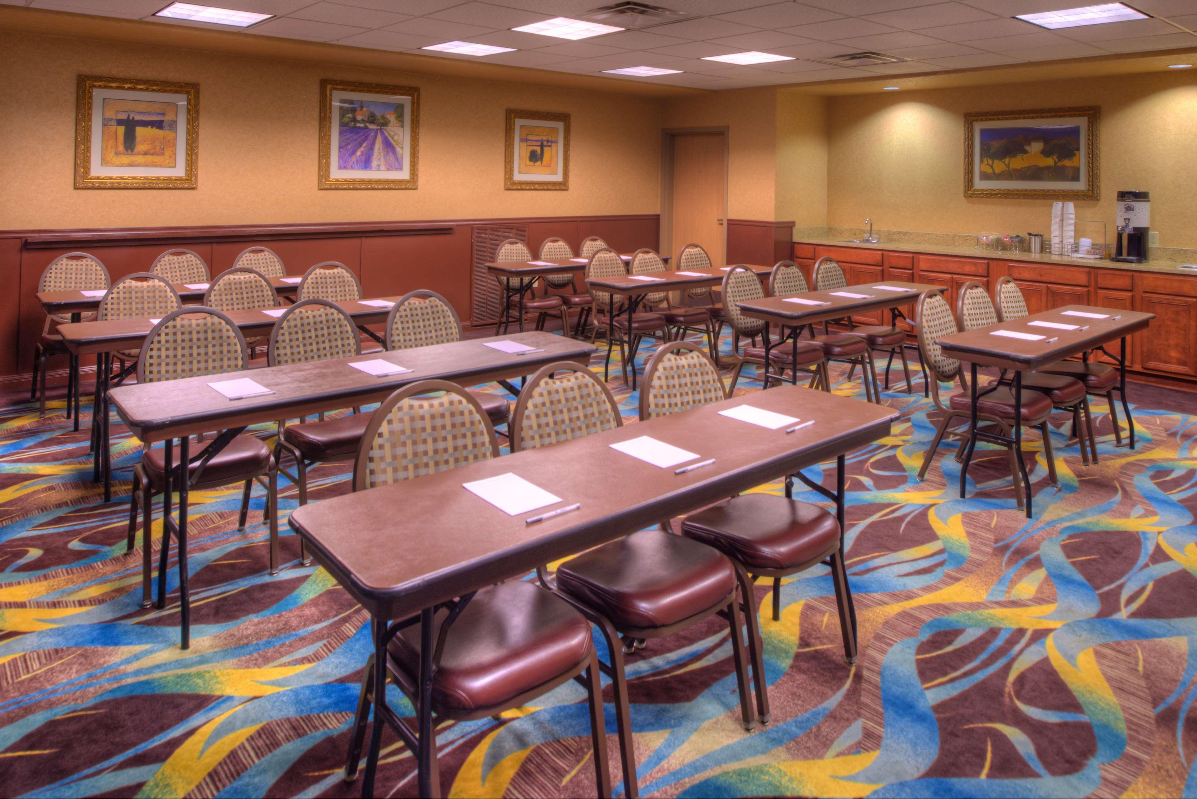 Hampton Inn & Suites Ontario Exterior photo