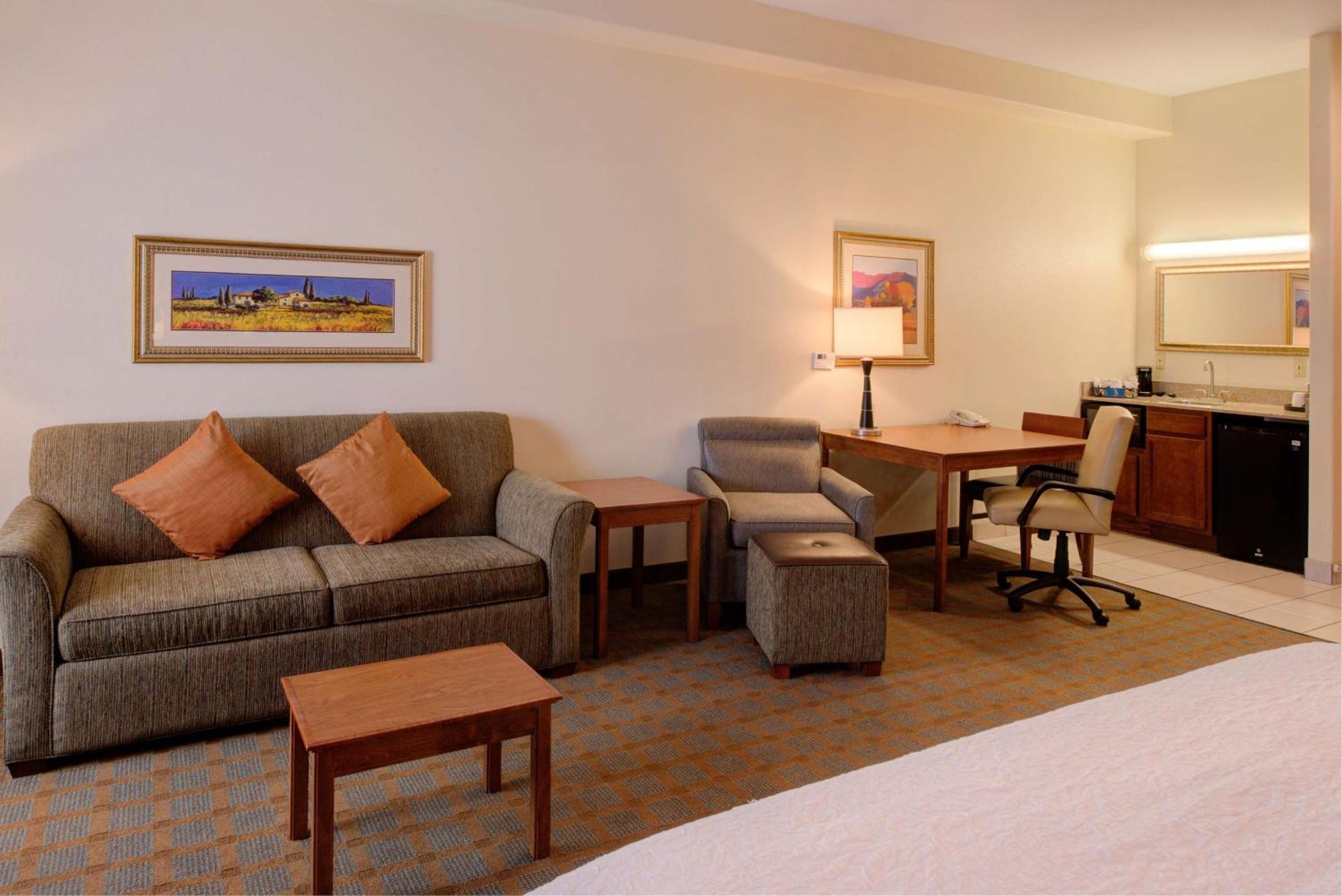 Hampton Inn & Suites Ontario Exterior photo